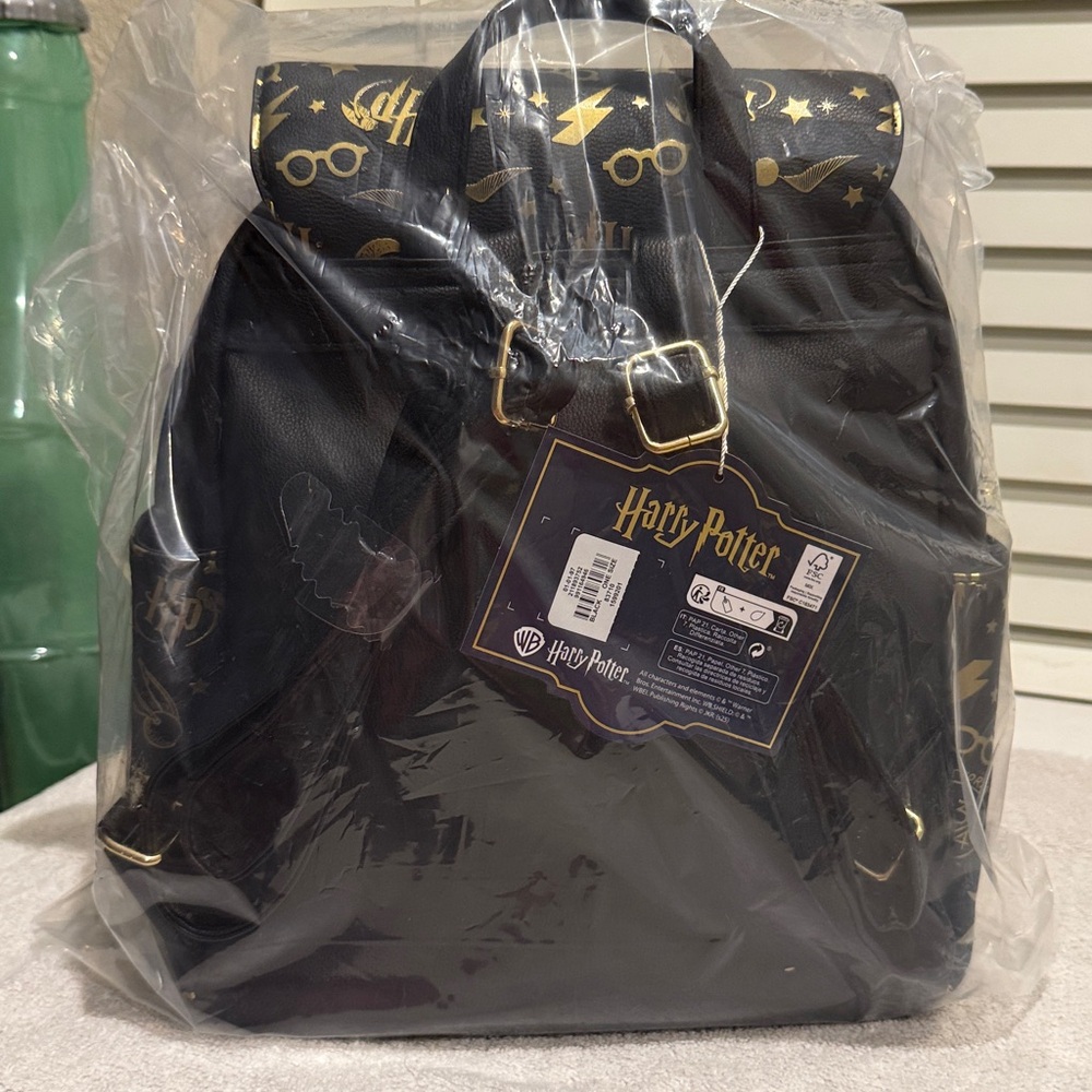 Loungefly Harry Potter Backpack & Crossbody Set NWT Hogwarts Logo Matching Set - Picture 4 of 7